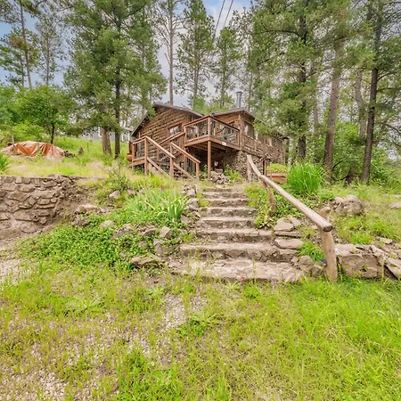 Cozy Cabin Near Grindstone Lake And Downtown!